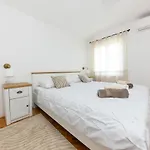 Vila Mellifera *