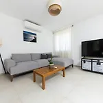 Mellifera Vila *