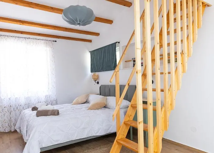 Mellifera Villa Grohote