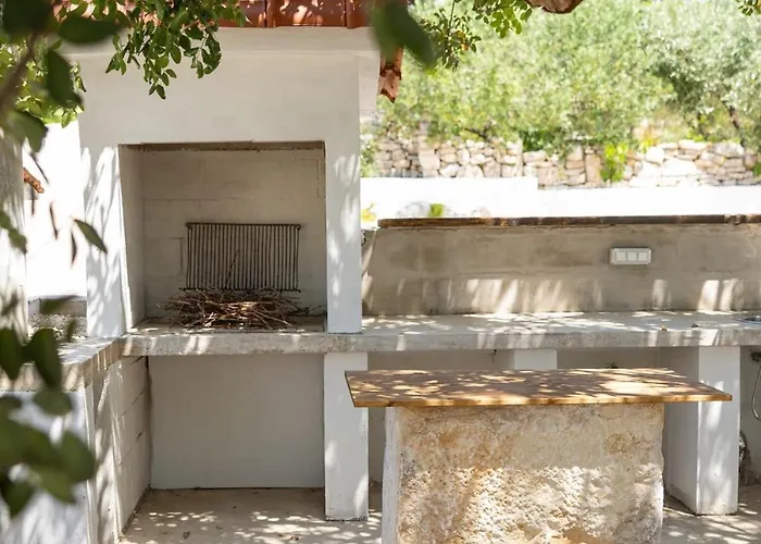 Mellifera Villa *